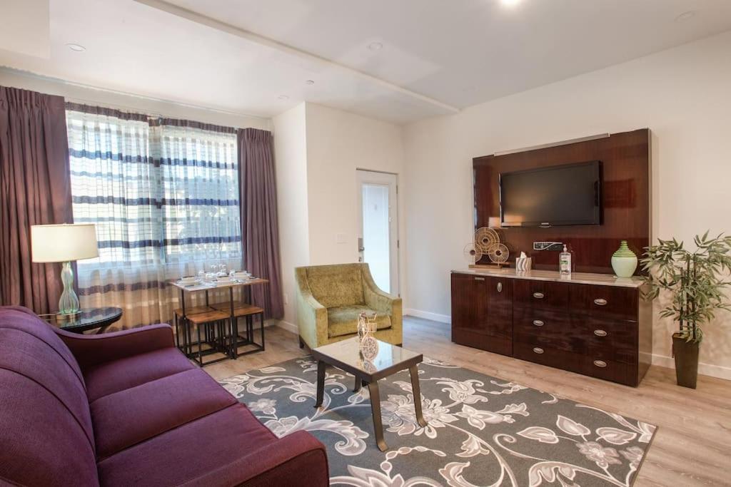 1-Bedroom With Cali King Size Bed In San Diego Exterior photo