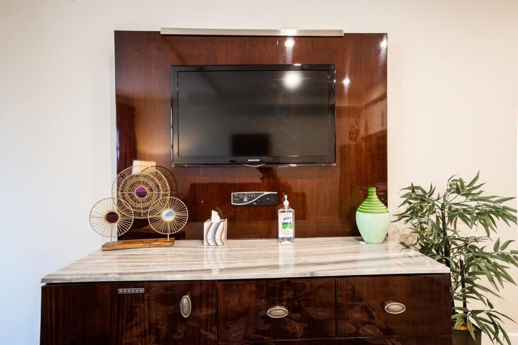 1-Bedroom With Cali King Size Bed In San Diego Exterior photo